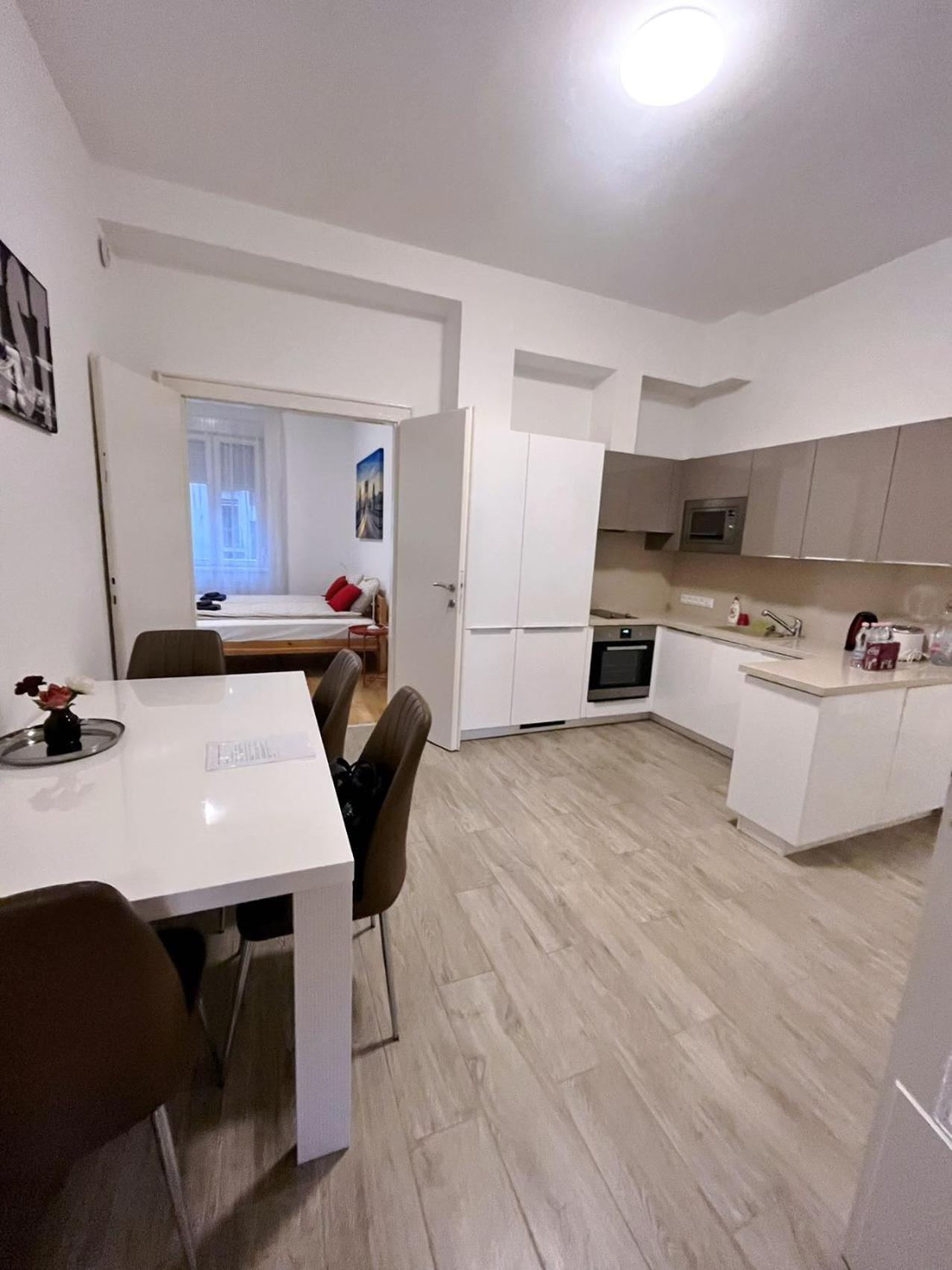 Boutique Family Apartment In The Heart Of City Budapest Bagian luar foto