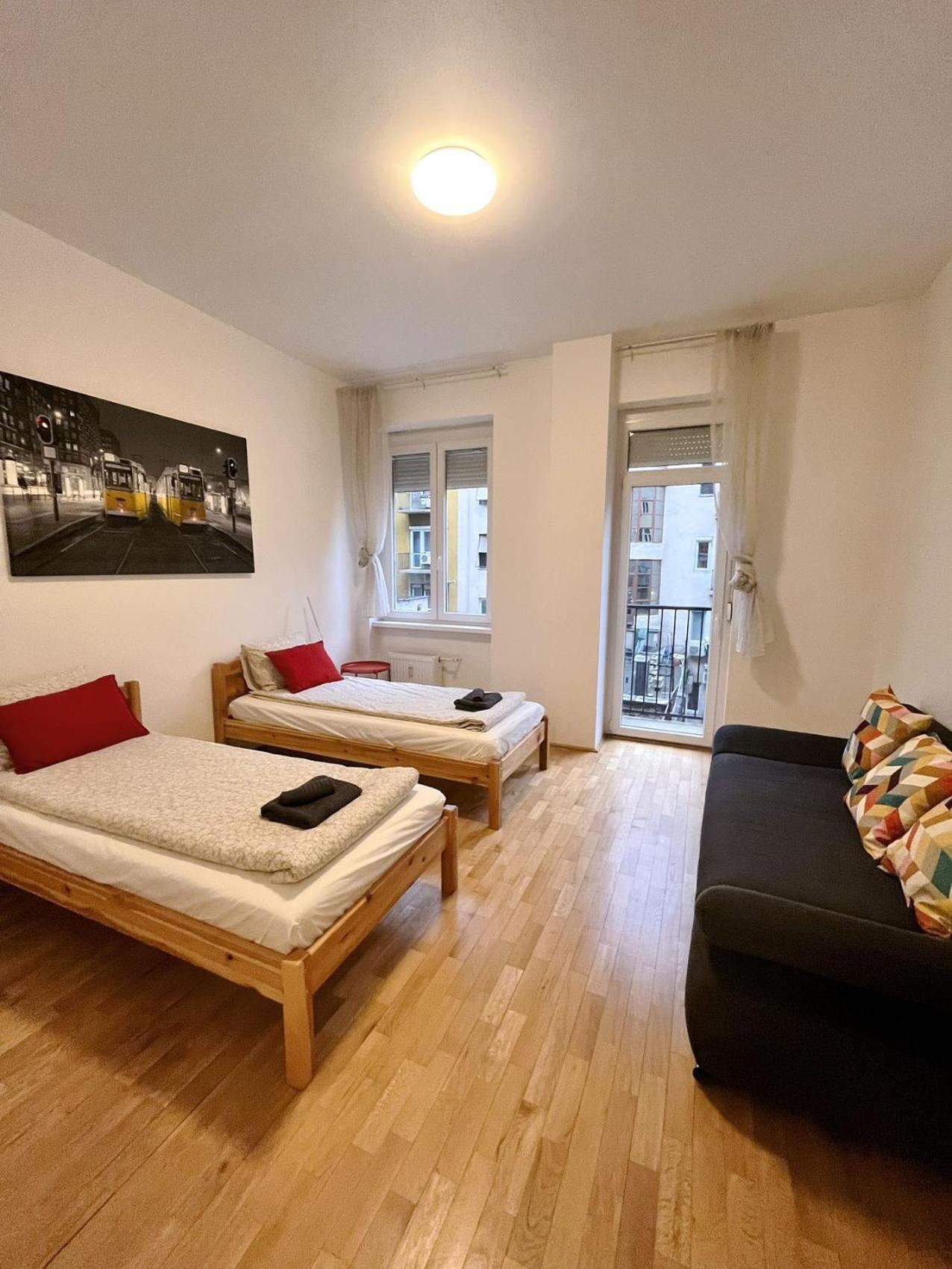 Boutique Family Apartment In The Heart Of City Budapest Bagian luar foto