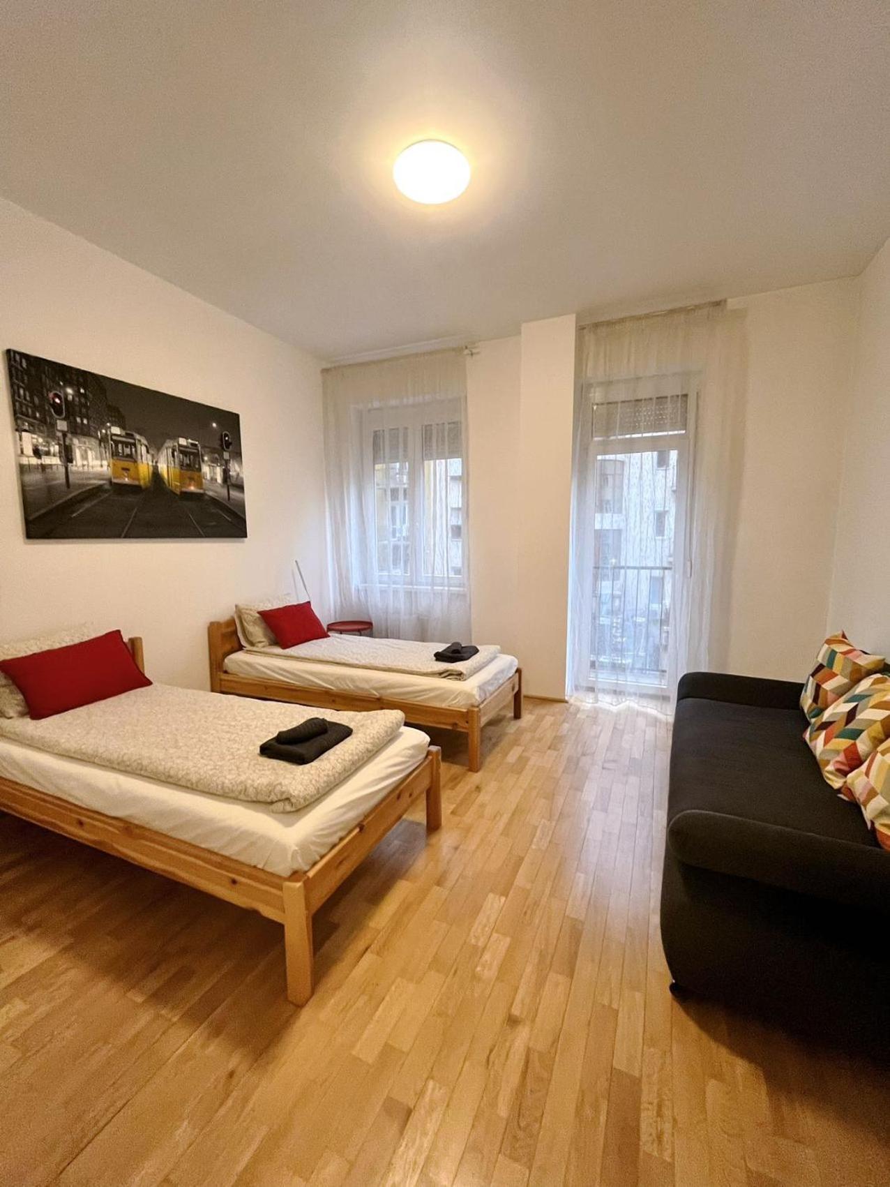 Boutique Family Apartment In The Heart Of City Budapest Bagian luar foto